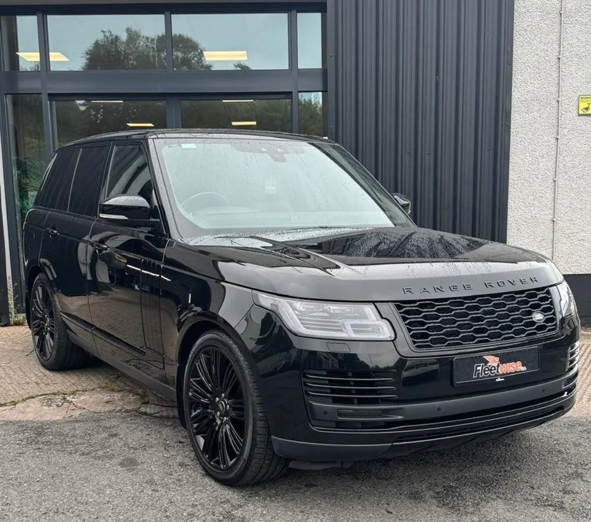 Land Rover Range Rover 3.0 D300 Mhev Westminster - Image 1