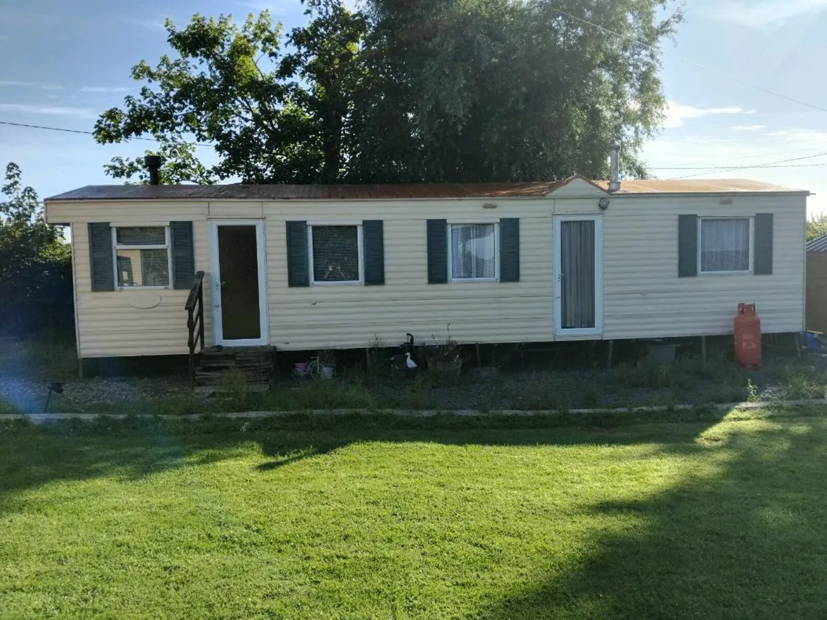 37 ft x 12 ft 3 bed mobile home - Image 2