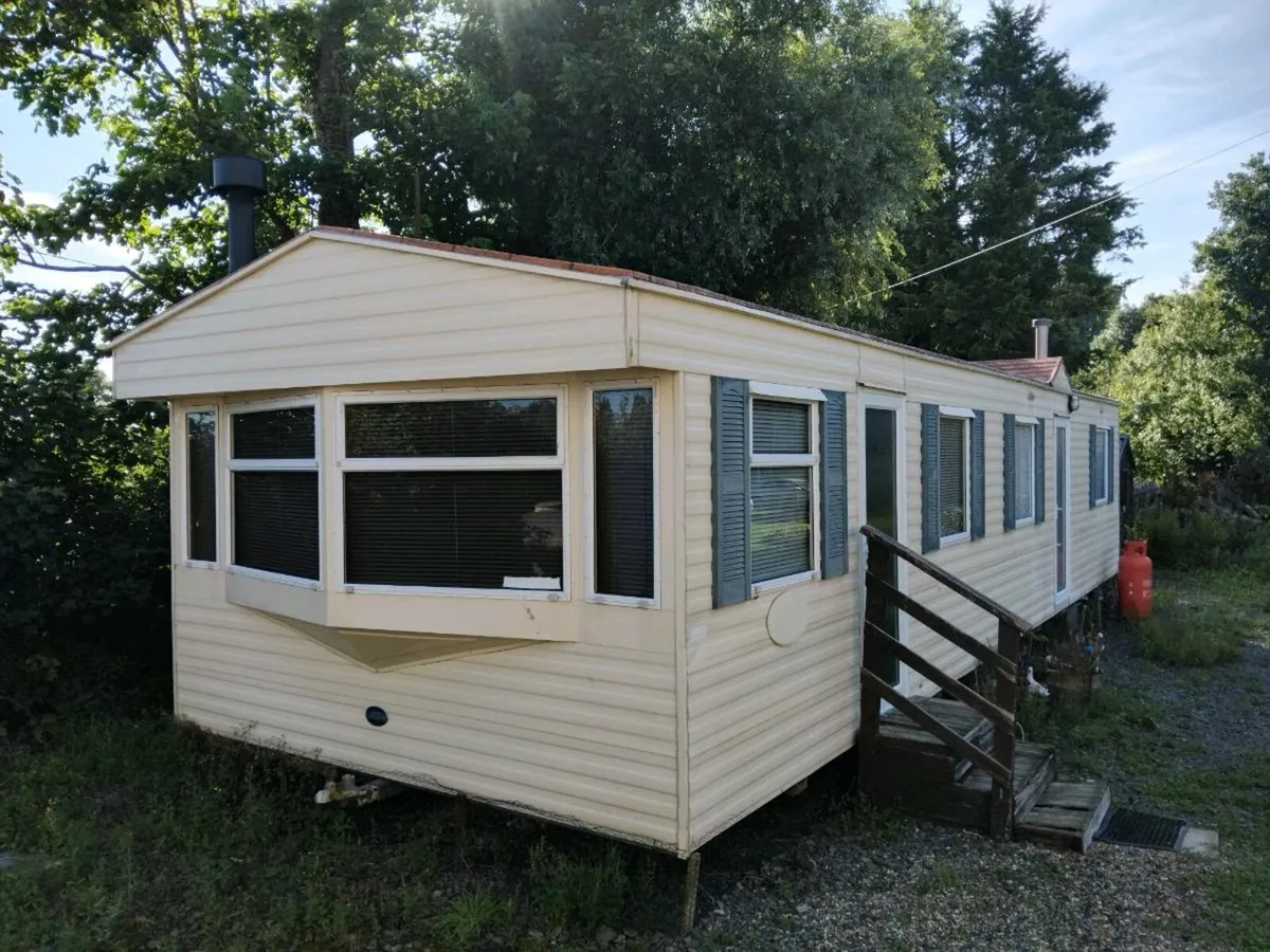 37 ft x 12 ft 3 bed mobile home - Image 1