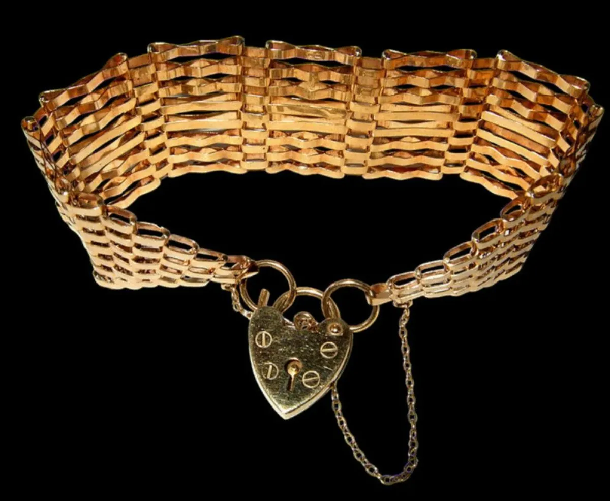 Vintage Hallmarked 9ct Gold Gate/Padlock Bracelet - Image 4