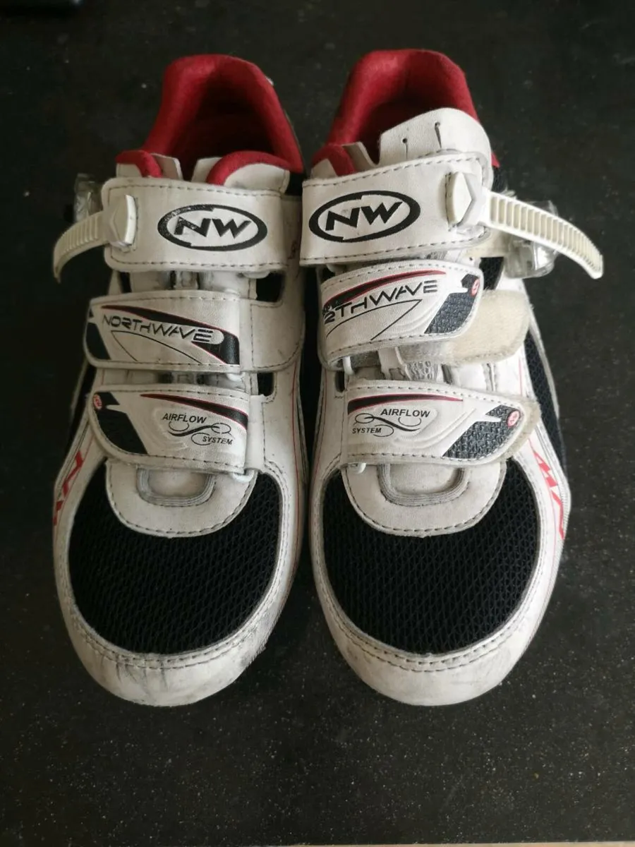 Road cycling shoes - Image 1