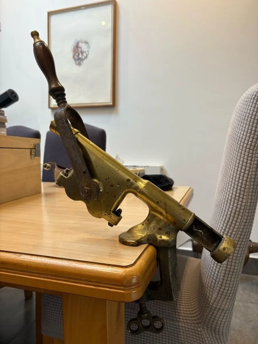 Antique brass bar-mounted corkscrew - Image 1