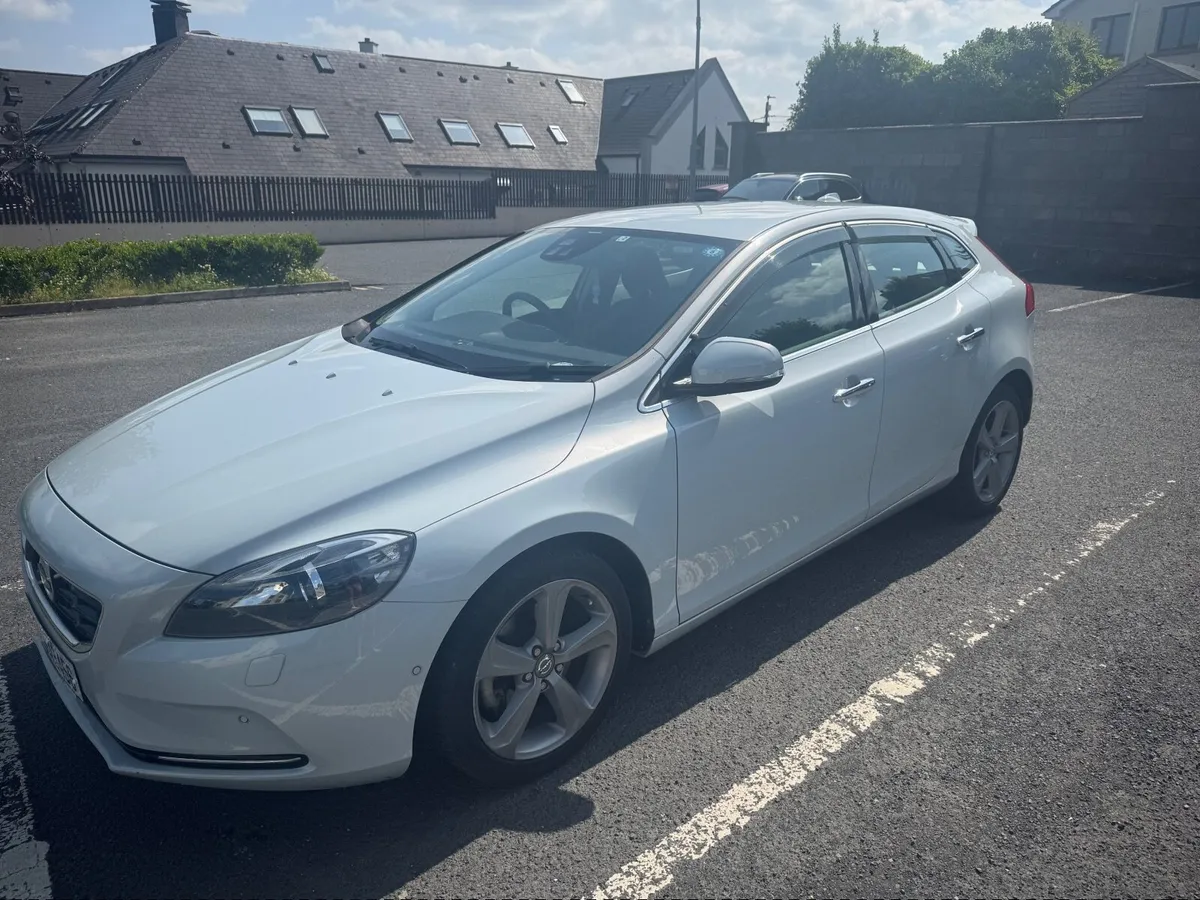 Volvo V40 2013 - Image 2
