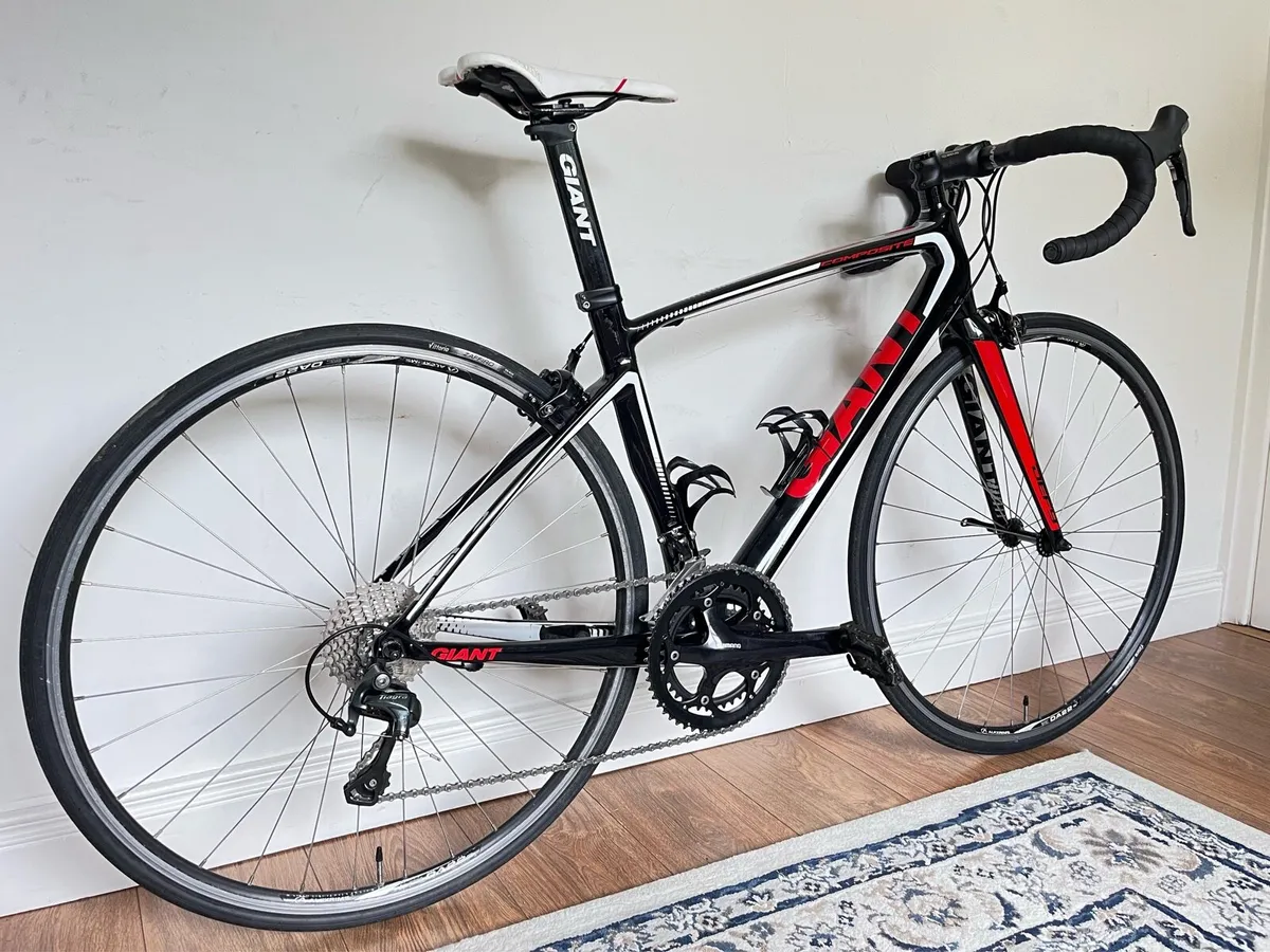 Giant Defy Carbon Road Bike - Image 2