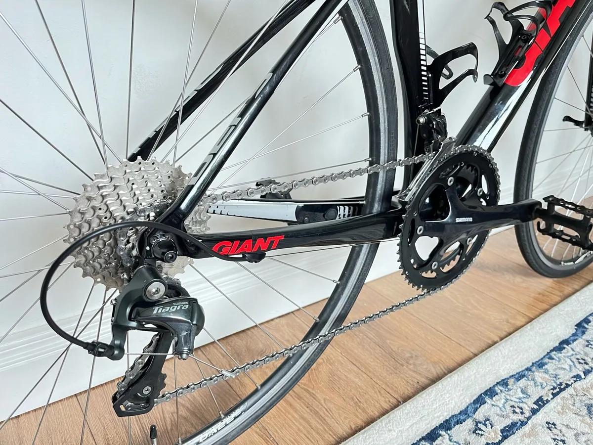 Giant Defy Carbon Road Bike - Image 3
