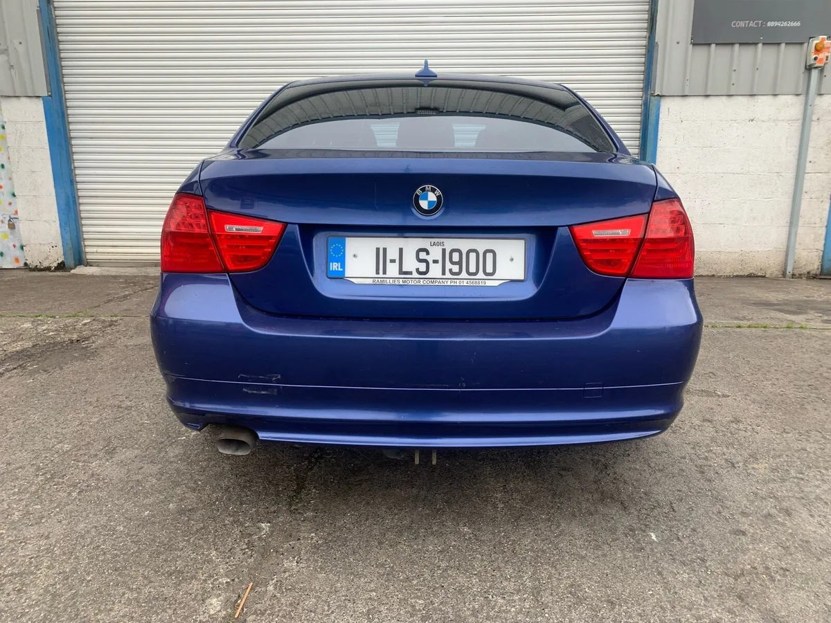 BMW 3 series 2011 - Image 2