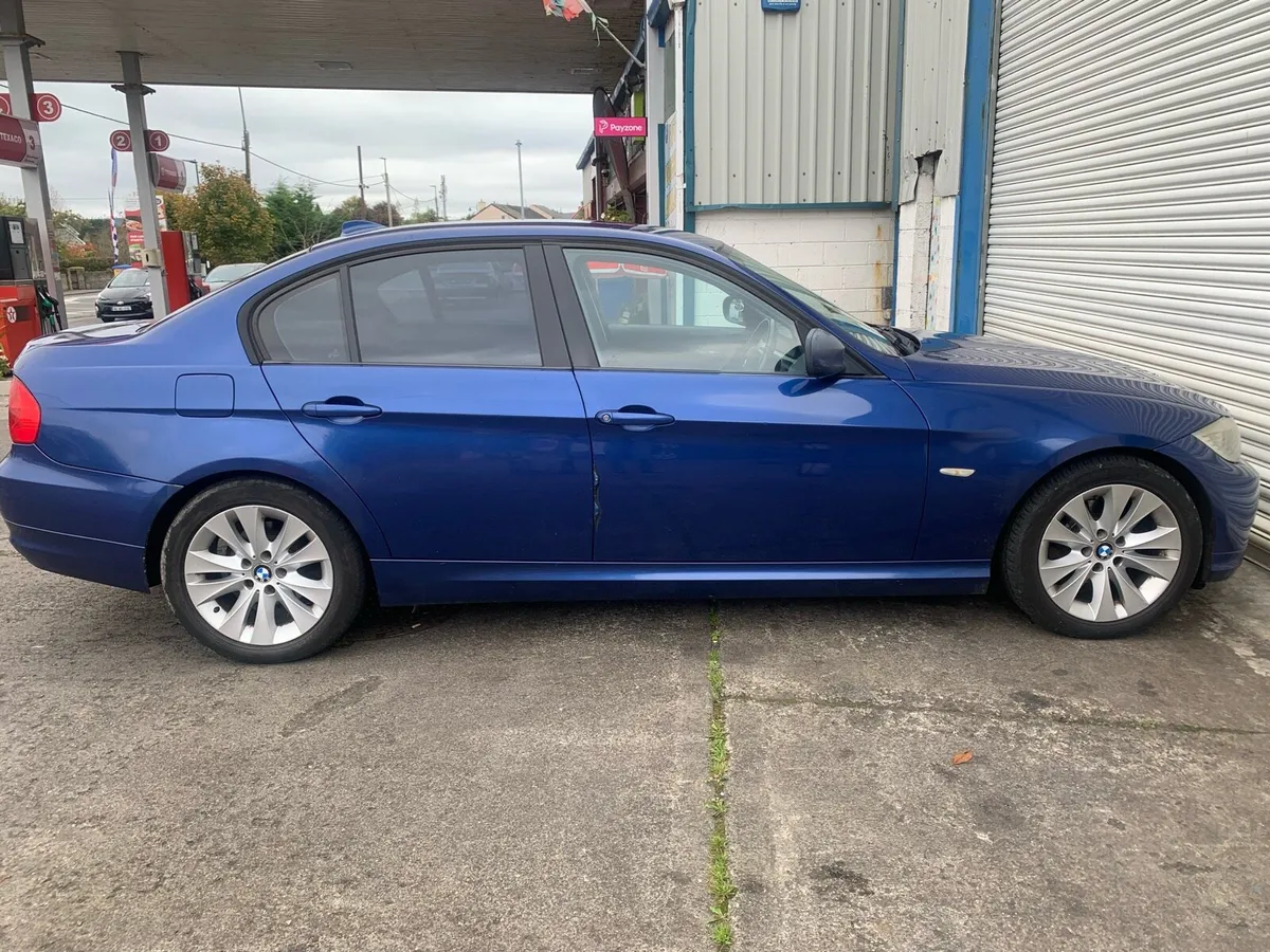 BMW 3 series 2011 - Image 3