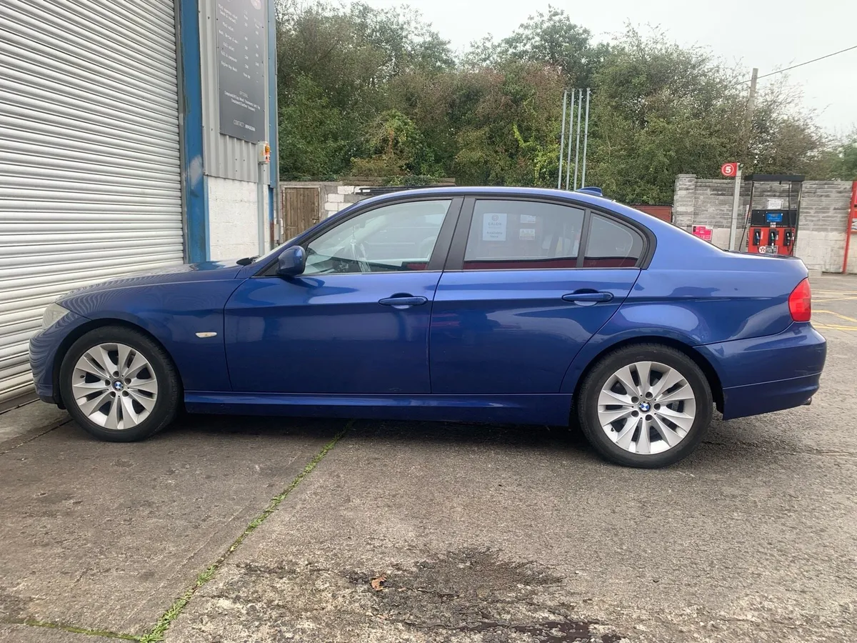 BMW 3 series 2011 - Image 4