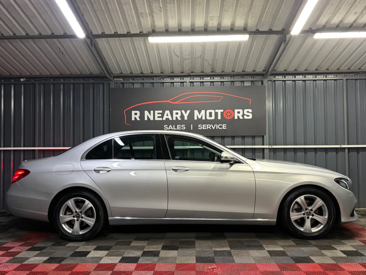 2018 Mercedes-Benz E-Class E220D AVANTGARDE - Image 4