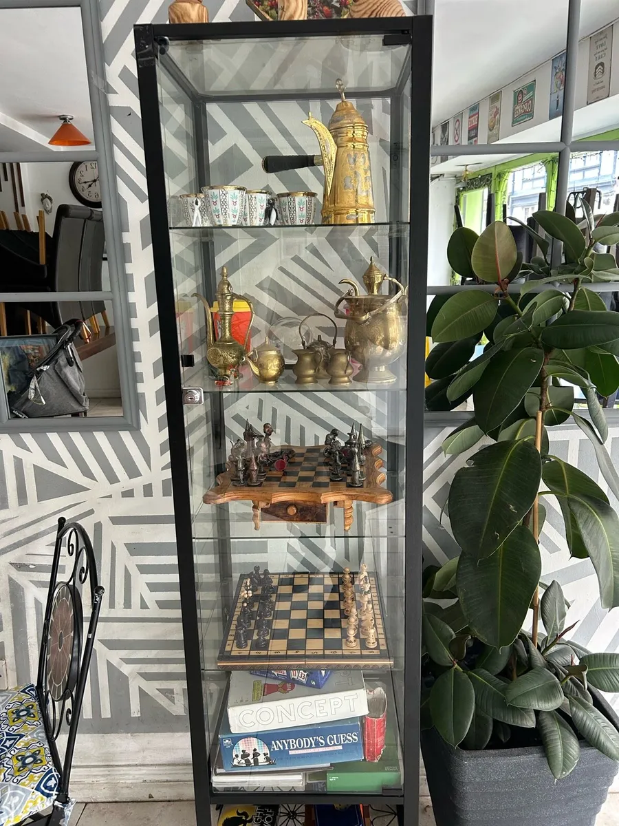 Glass display units - Image 1