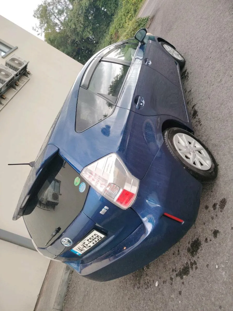 Prius Alpha 2014 - Image 4