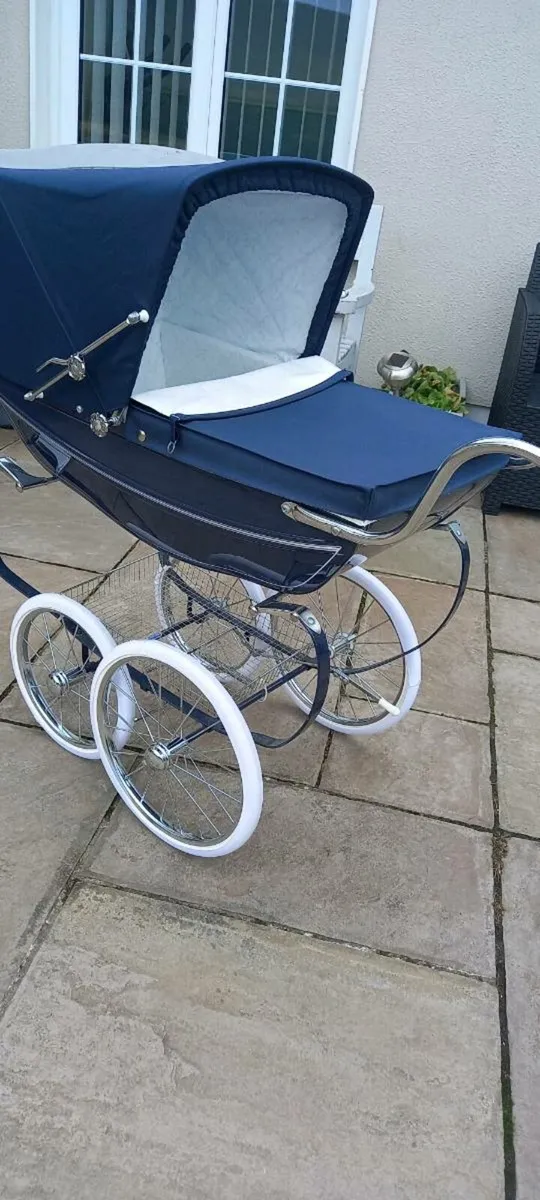 Silver Cross pram - Image 1