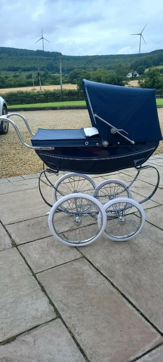 Silver Cross pram - Image 2