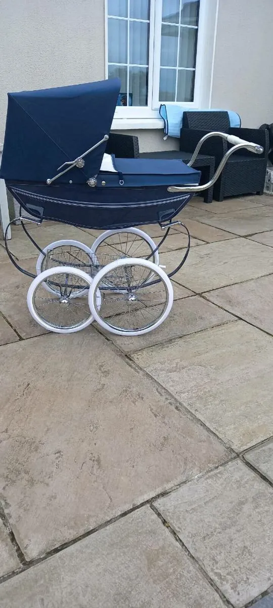 Silver Cross pram - Image 3