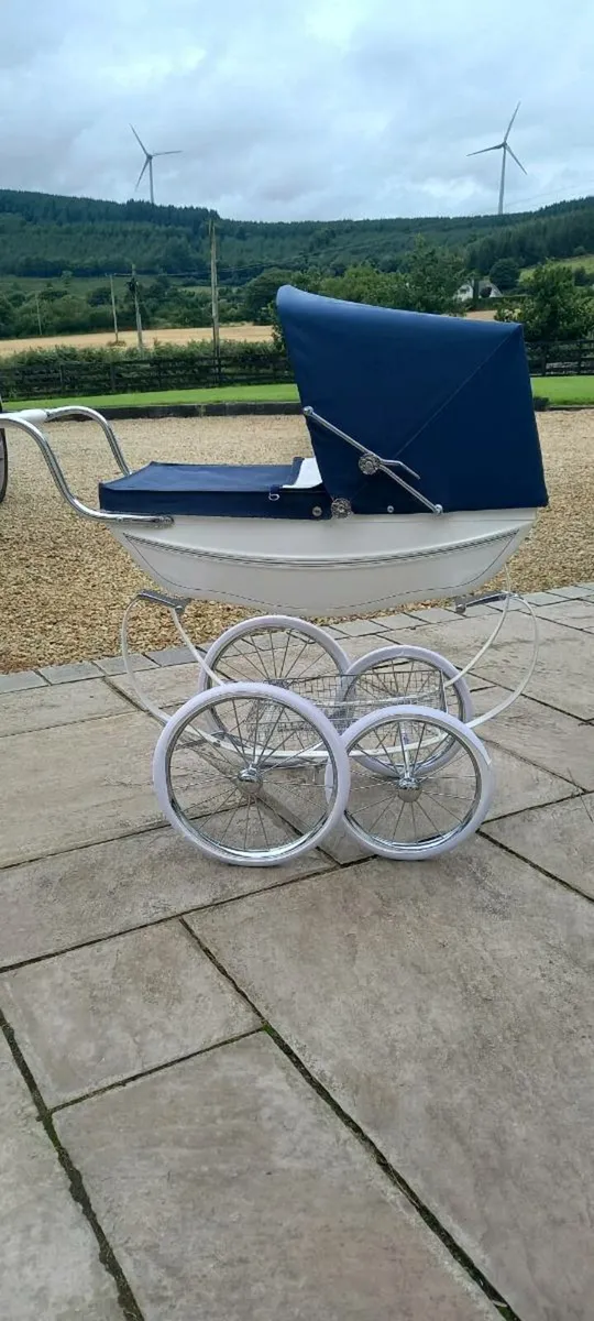 SILVER CROSS PRAM - Image 3
