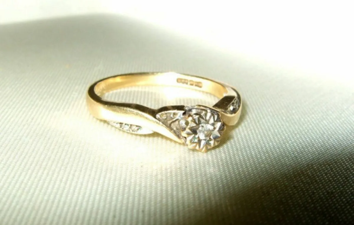 Vintage Hallmarked Diamond 9ct Gold Ring - Image 3