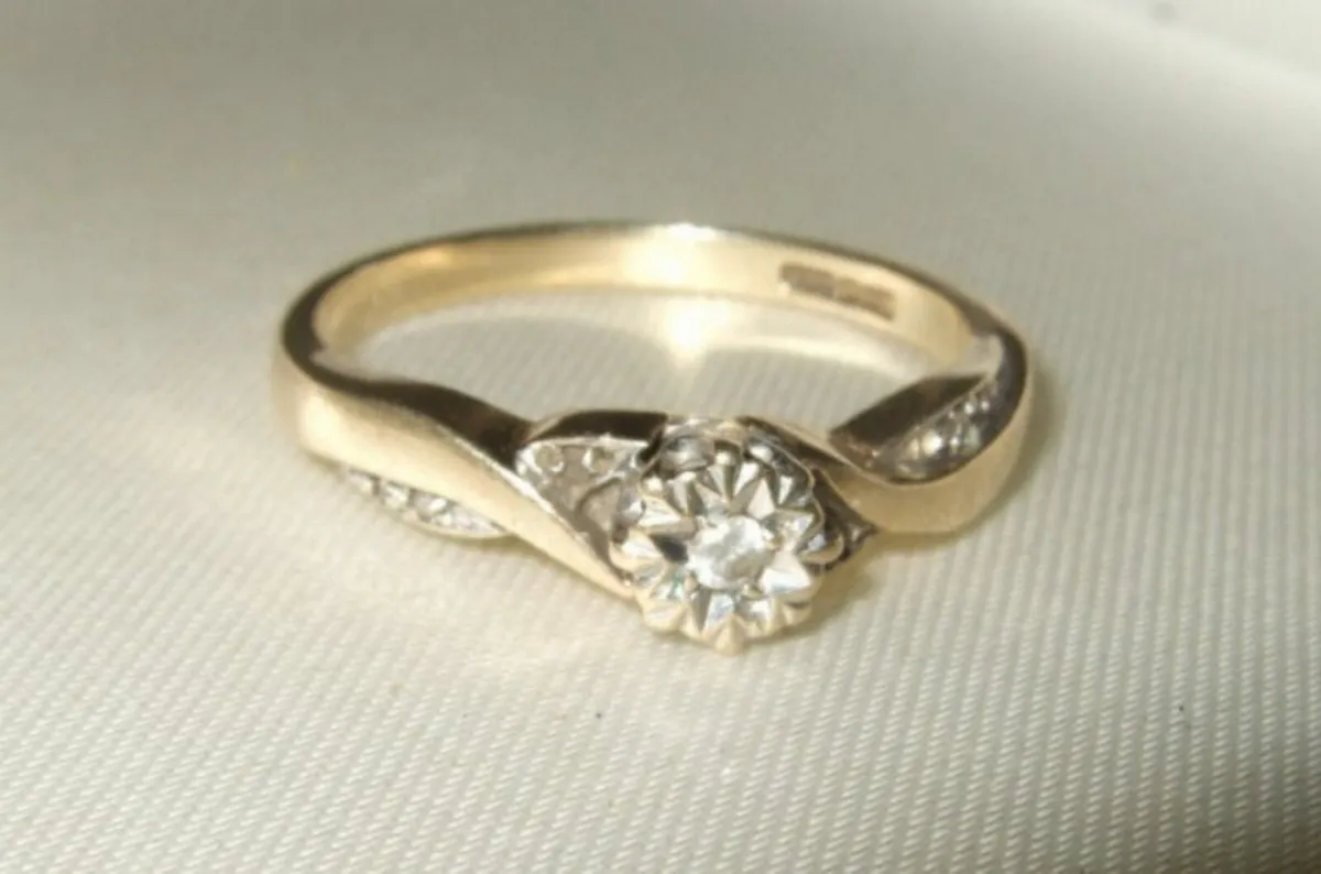 Vintage Hallmarked Diamond 9ct Gold Ring - Image 4