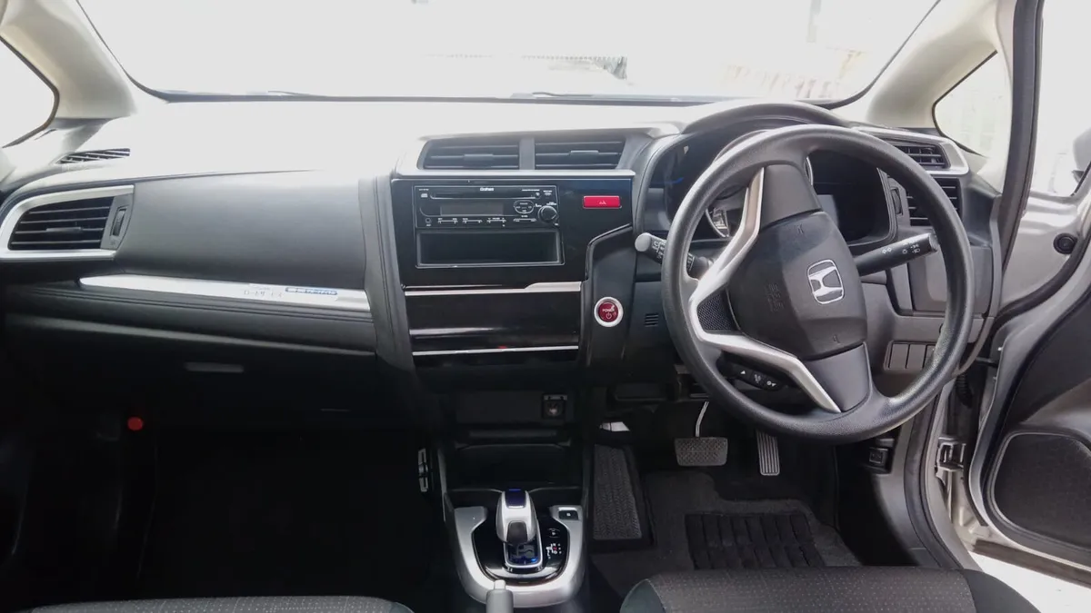 2015 hybrid Honda fit - Image 2