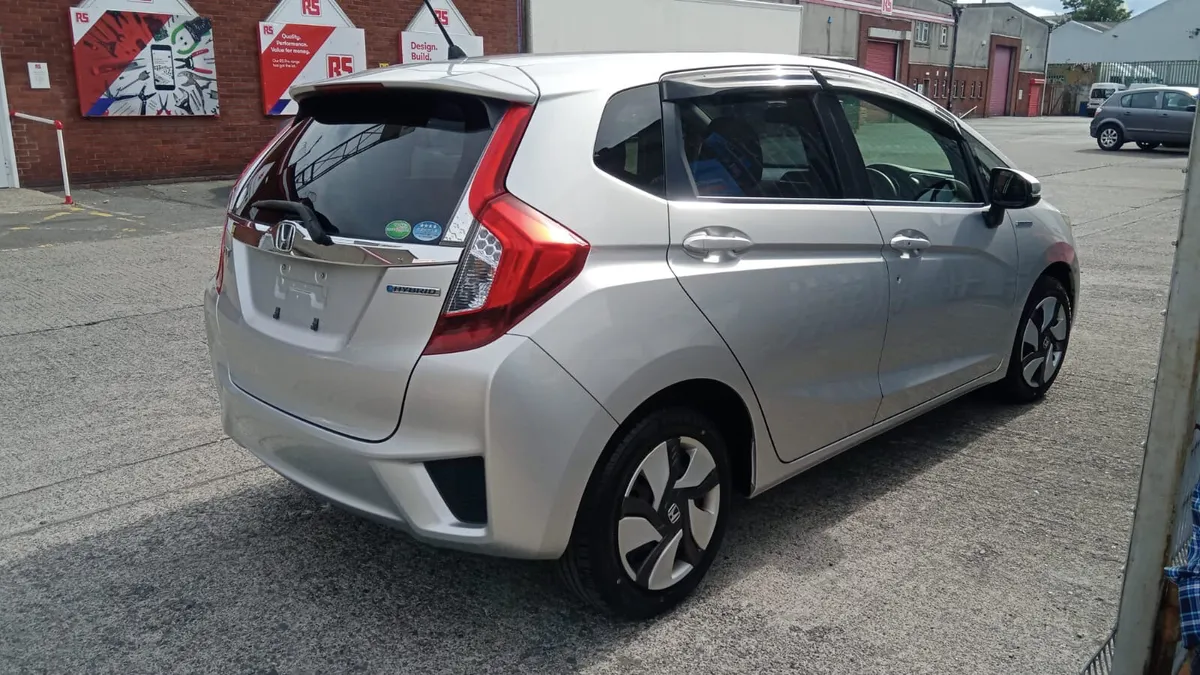 2015 hybrid Honda fit - Image 3