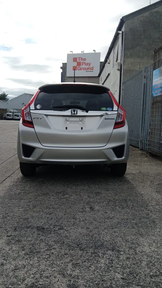 2015 hybrid Honda fit - Image 4