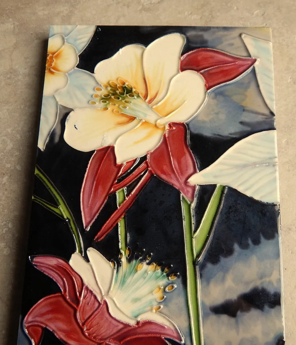 2 Moorcroft Style Ceramic Wall Hanging Tiles - Image 3