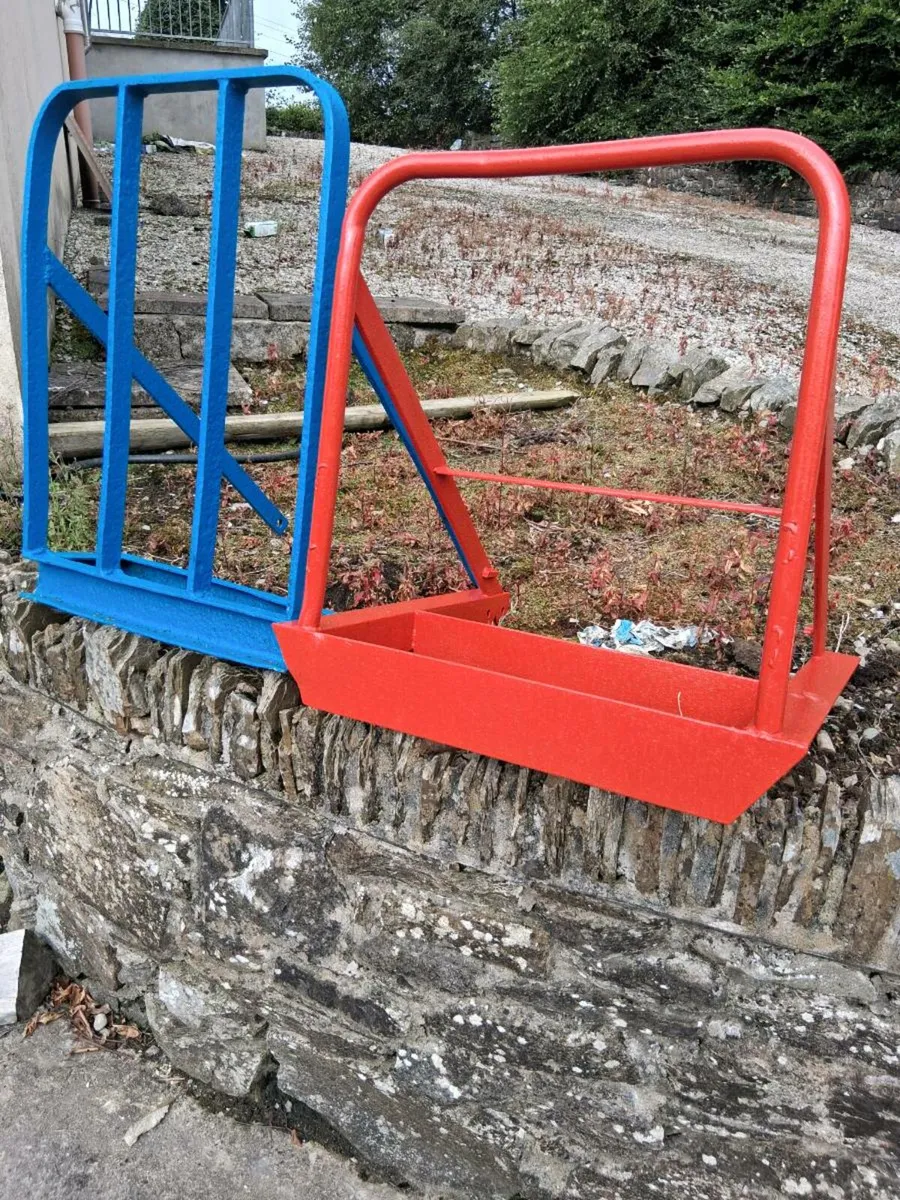 2 Crash Barriers - Image 1