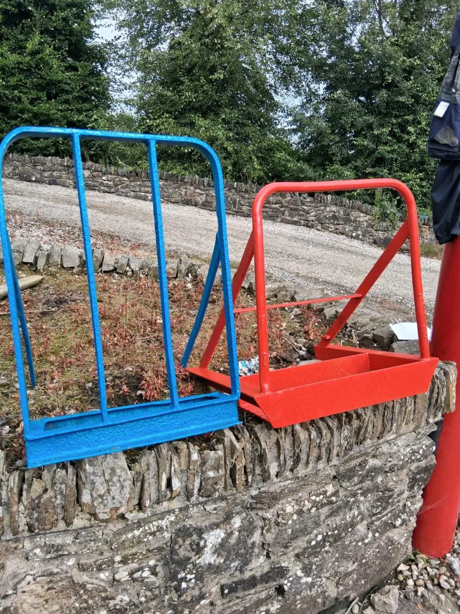 2 Crash Barriers - Image 3