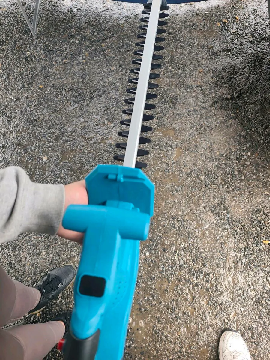 Cordless Hedge Trimmer - Image 4