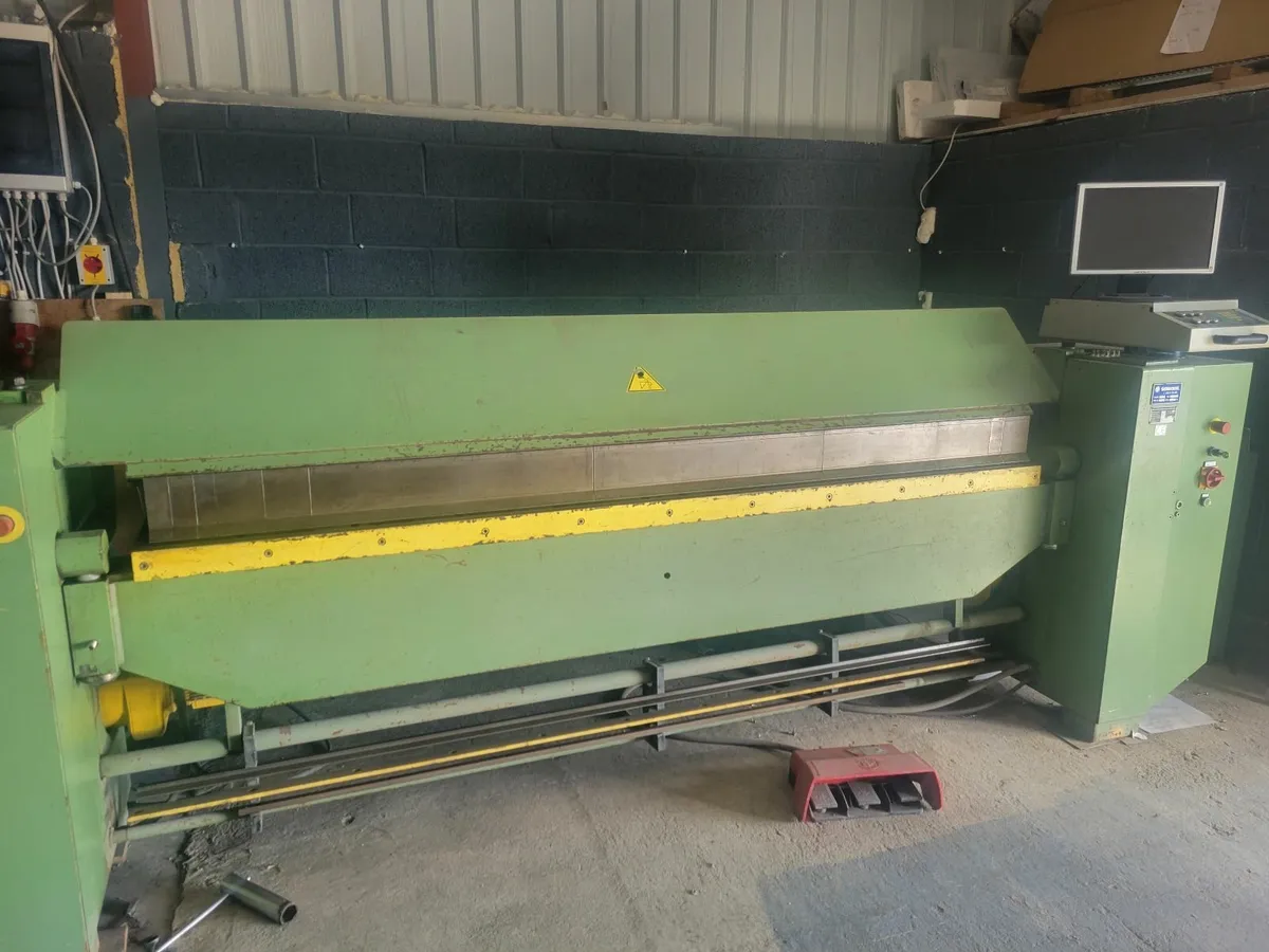 Fabrication  equipment - Image 3