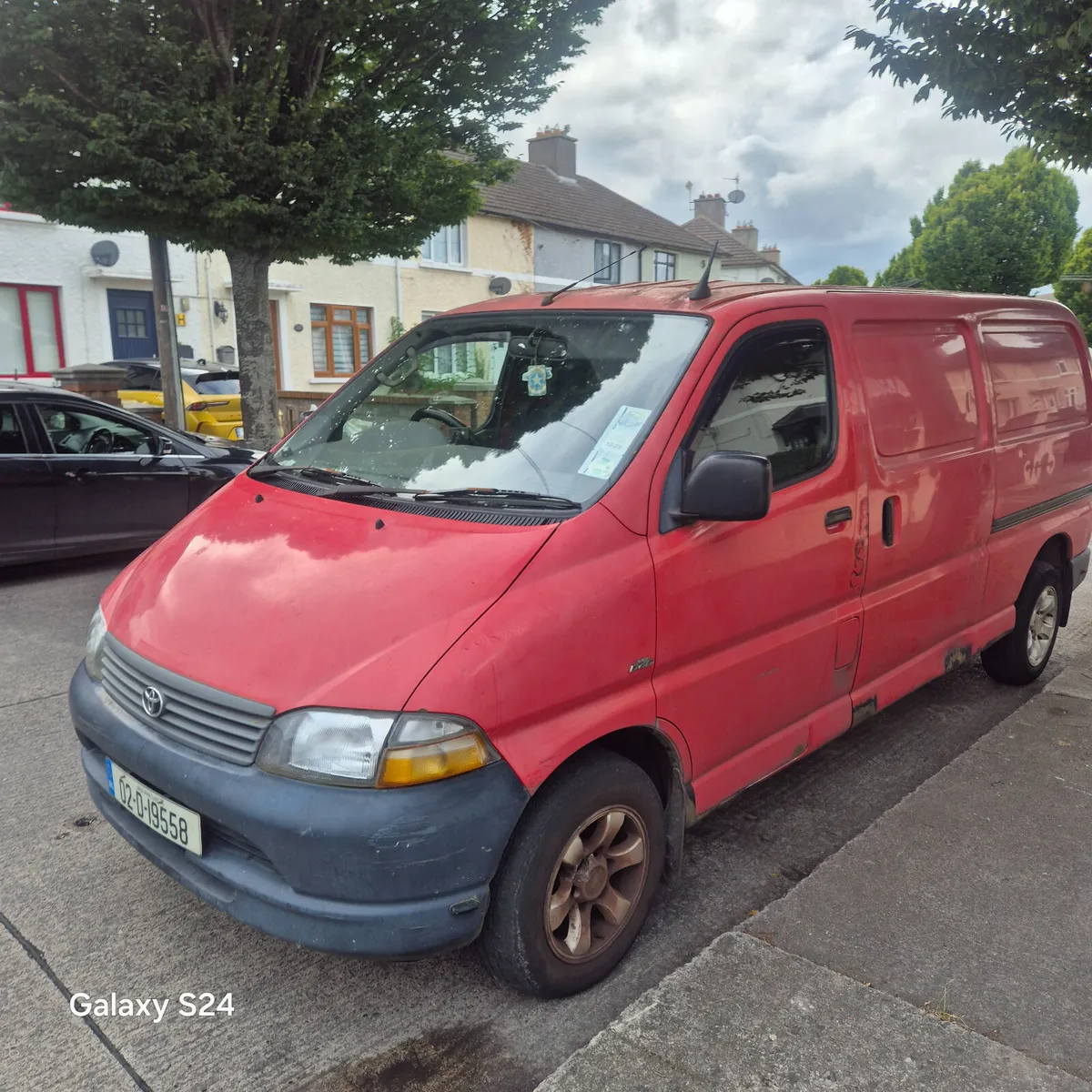 2002 toyota hiace - Image 1