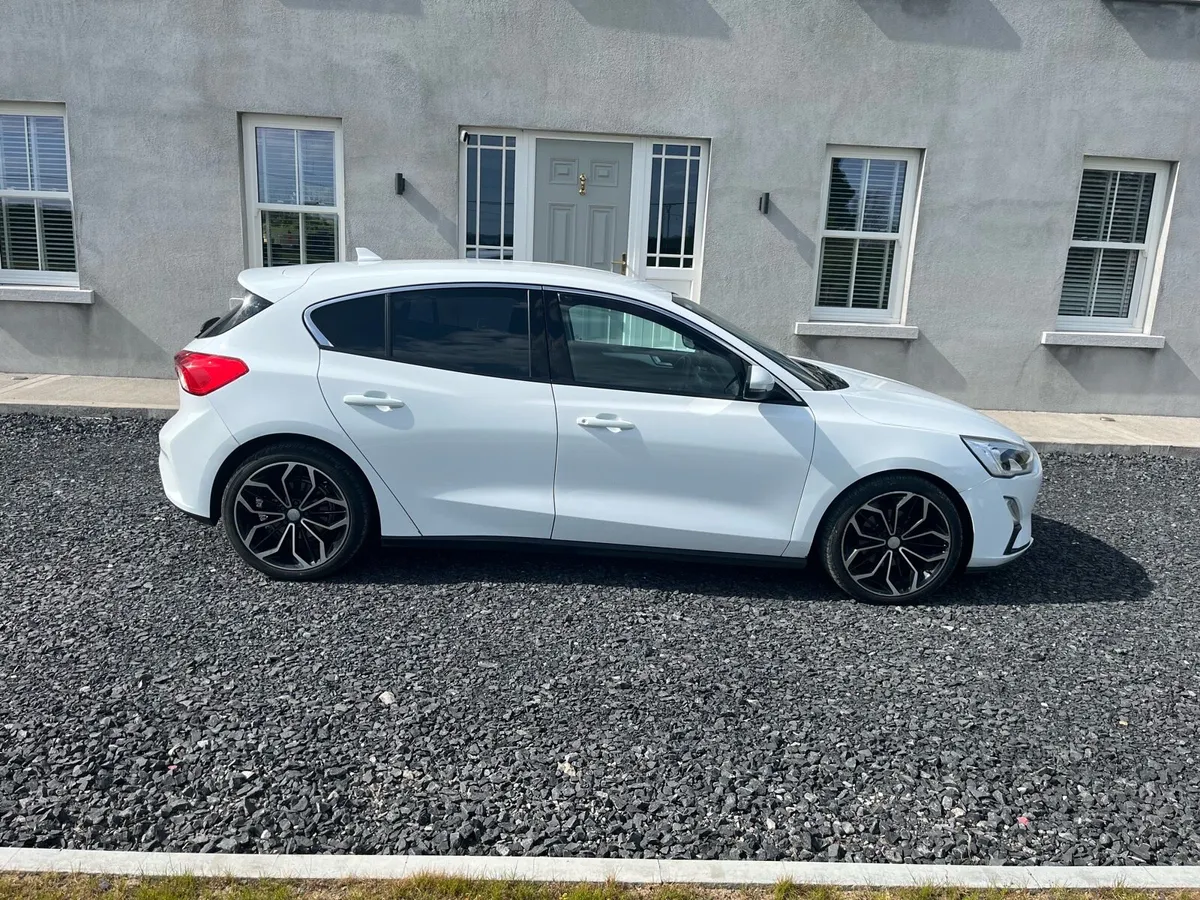 White Ford Focus - Image 1