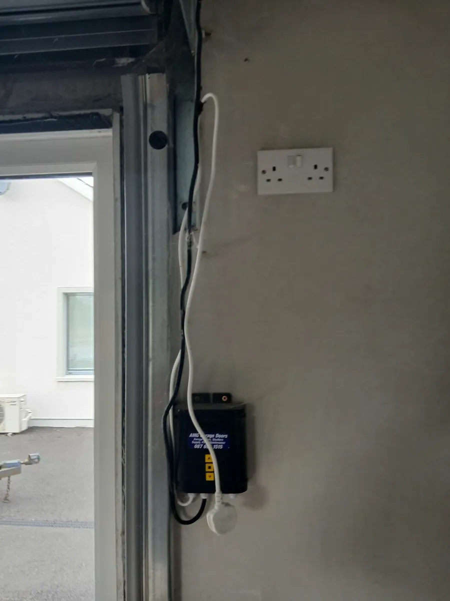 Electric garage door - Image 2