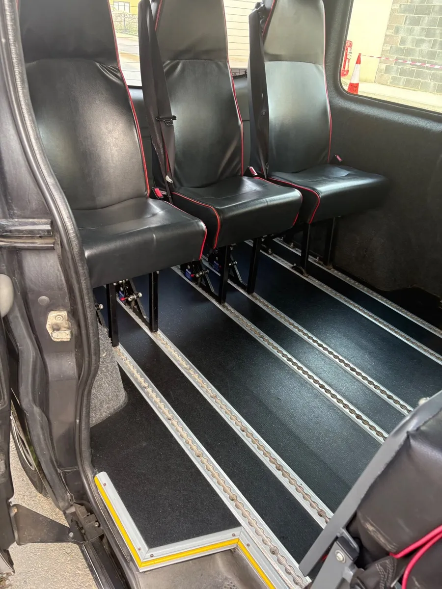 Renault Trafic 2010, wheelchair accessible - Image 2
