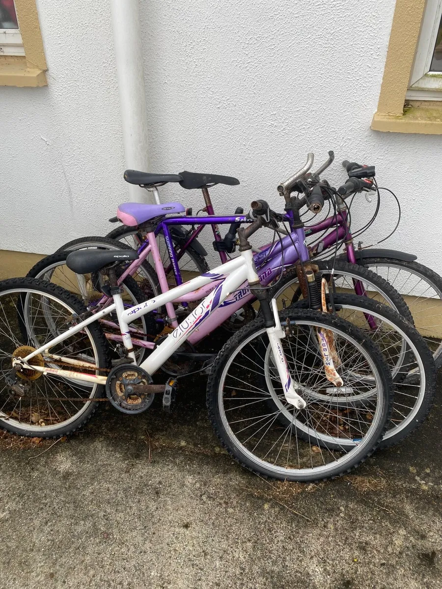 4 x mountain bikes for family