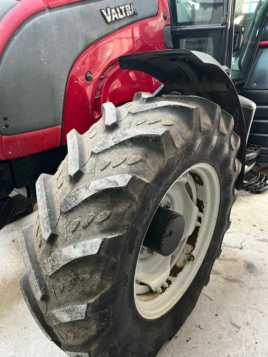 Kleber 460/85R38 + 380/85R28 on Valtra rims - Image 3