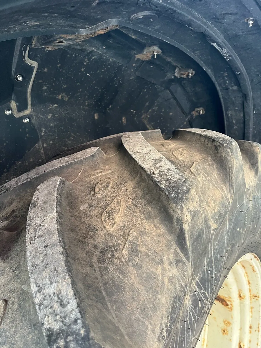 Kleber 460/85R38 + 380/85R28 on Valtra rims - Image 4