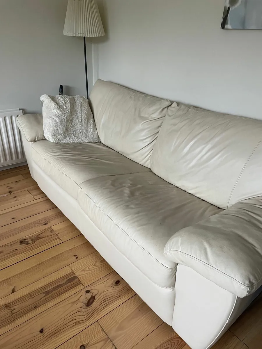 Leather sofabed - Image 1