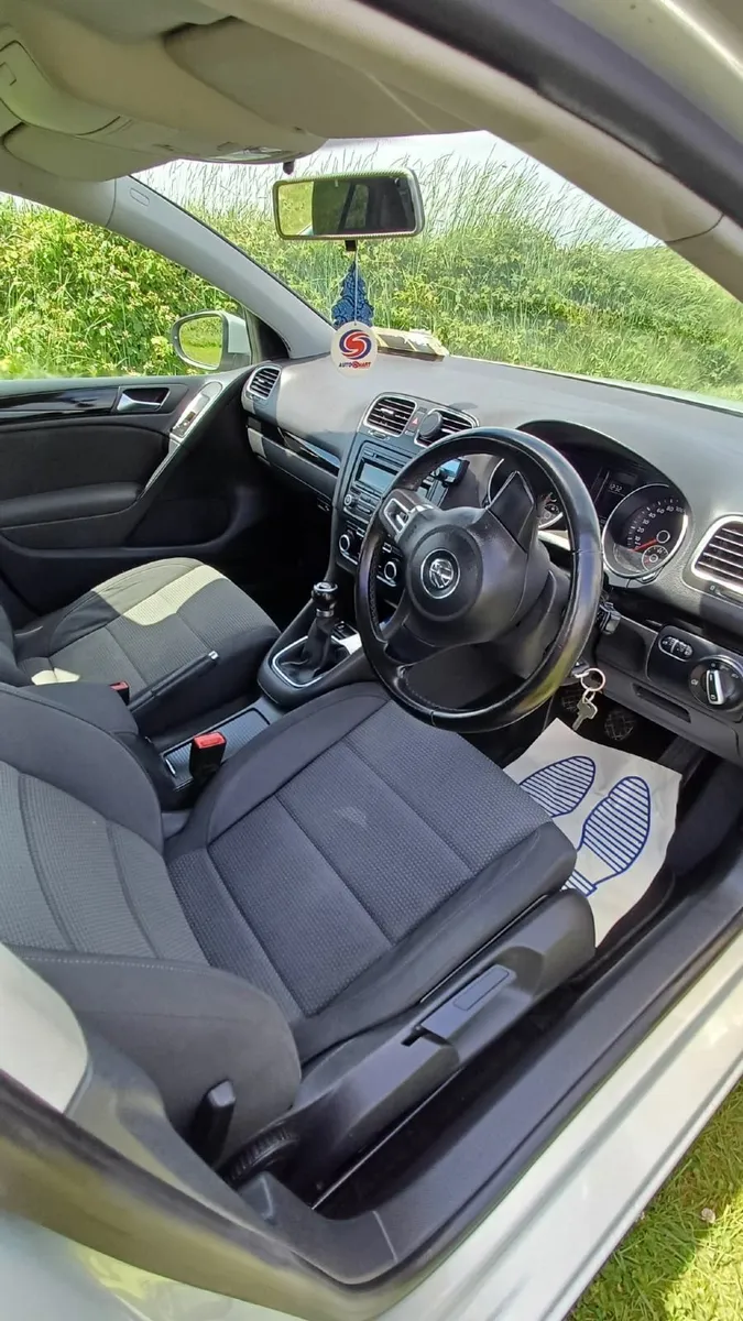 Volkswagen Golf 2011 - Image 2