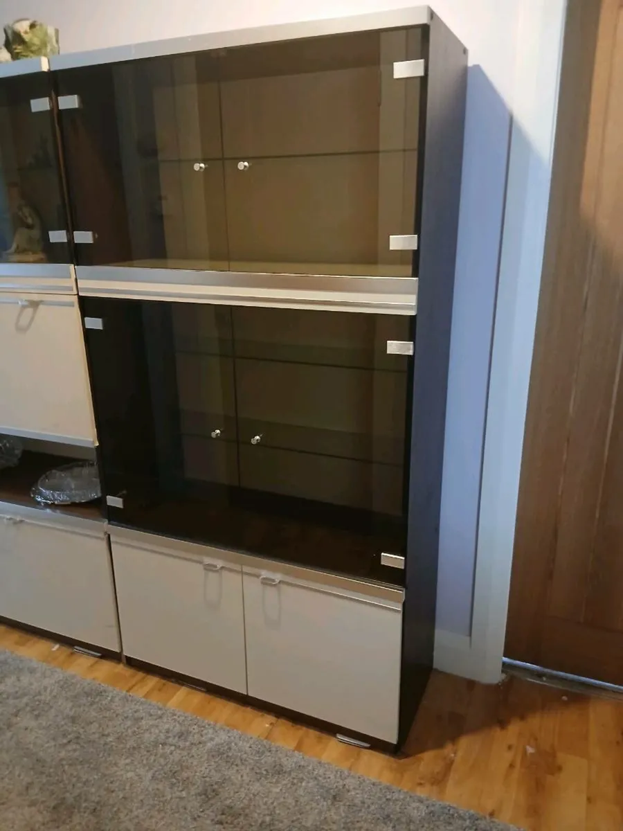 Display unit with lights - Image 1