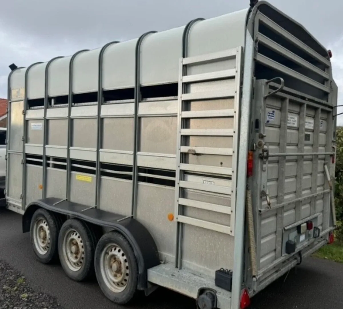 Ifor Williams TA510 14 ft  tri axle cattle trailer - Image 1