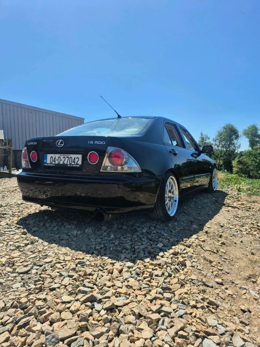 Lexus is200 - Image 2