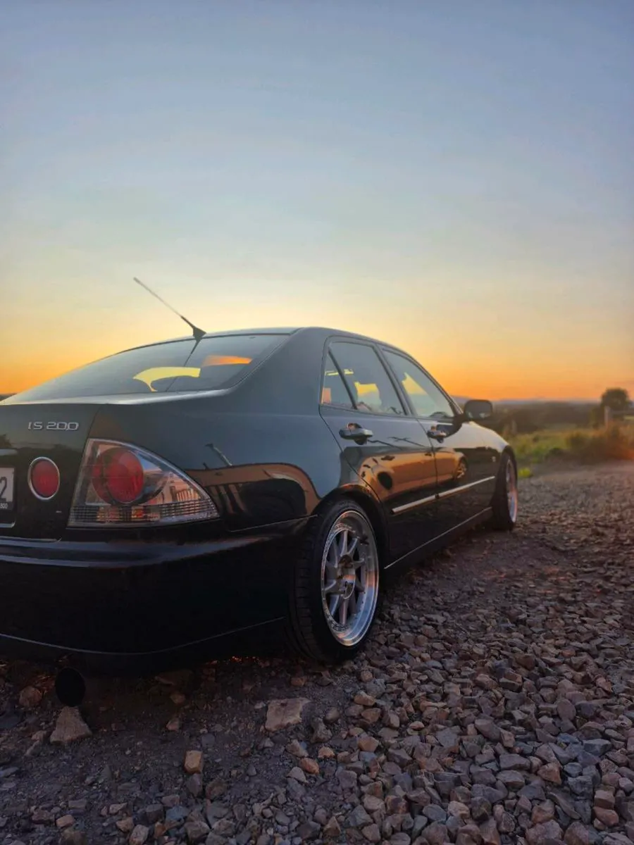 Lexus is200 - Image 1