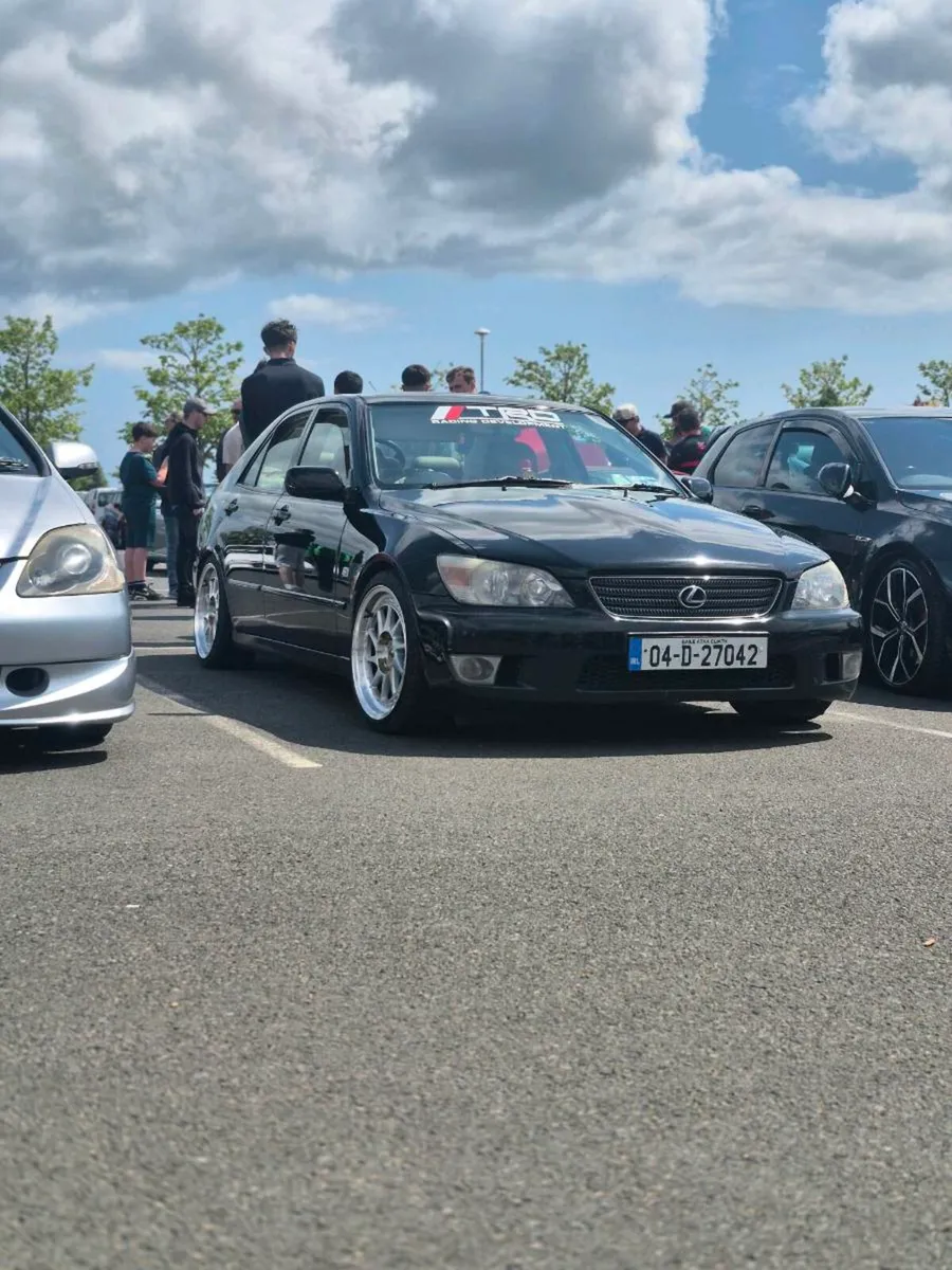 Lexus is200 - Image 4