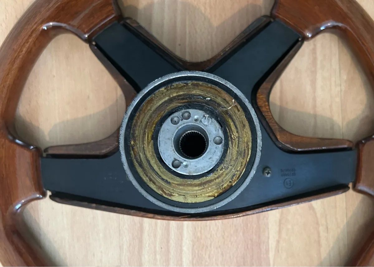Momo   steering wheel - Image 3