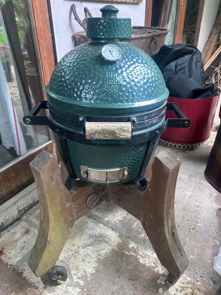 Big Green Egg Mini Max and stand - Image 4