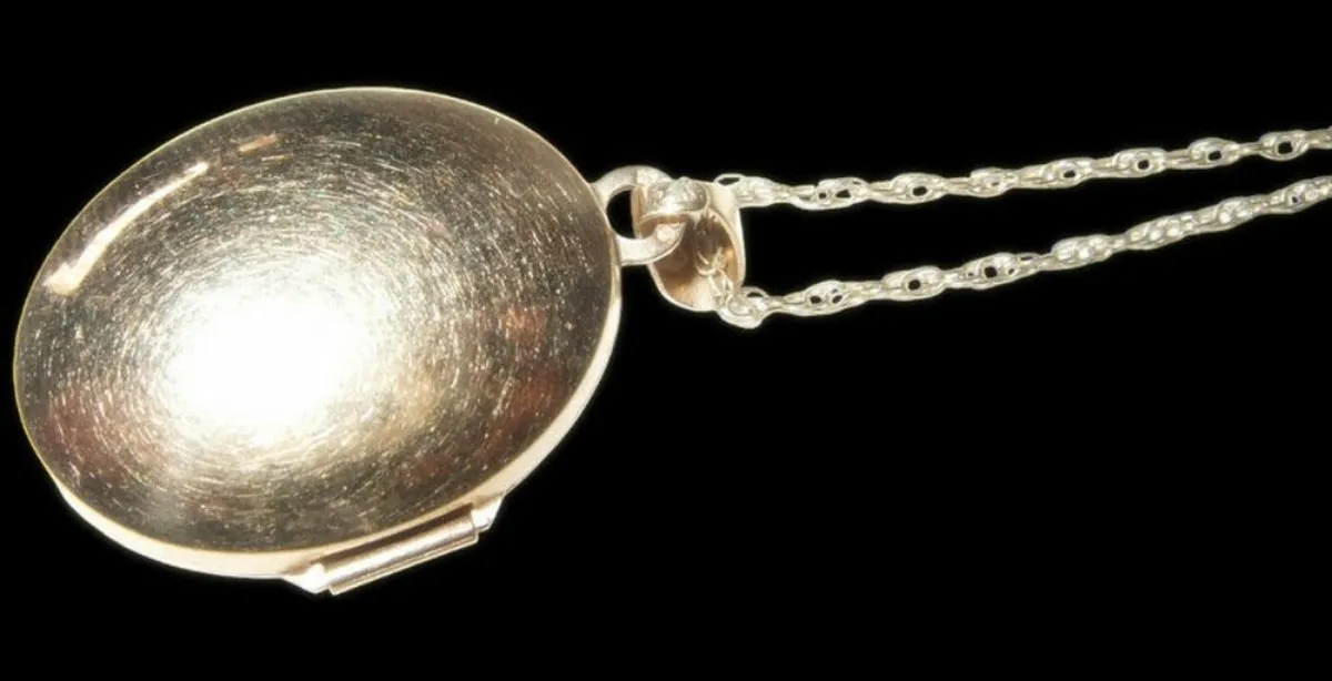 Vintage Hallmarked 9ct Gold Locket & Chain - Image 3