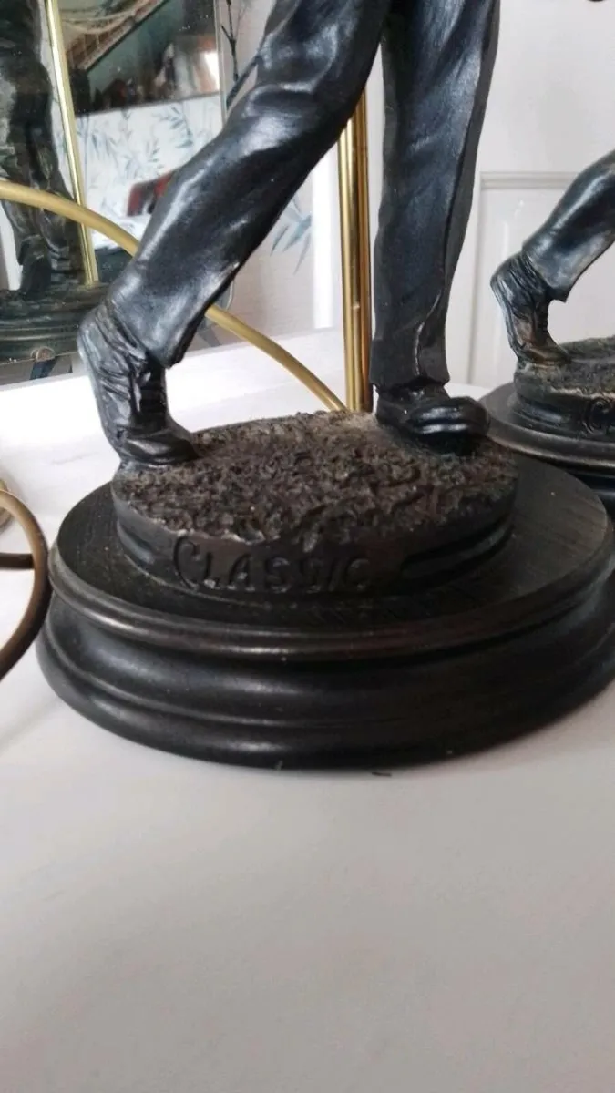 Golfer lamp's twin set - Image 1