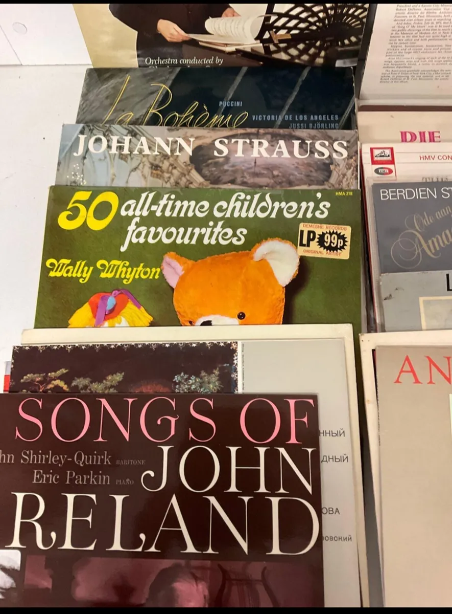COLLECTION OF VINYL RECORDS - Image 1