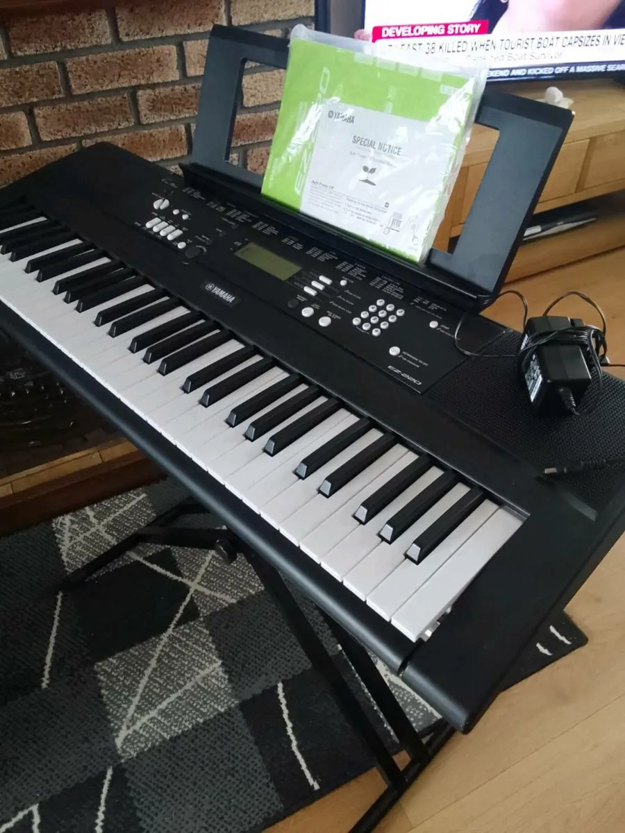 Yamaha keyboard - Image 1