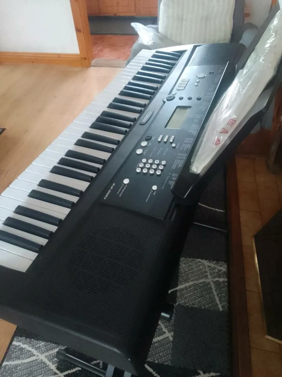 Yamaha keyboard - Image 2